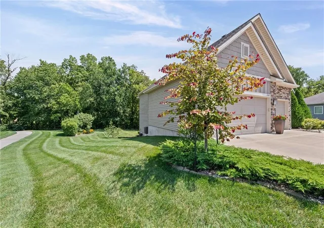 Photo 2 of Sale Pending at 13365 N Silver Ridge Dr, Platte City, MO 64079 | MLS# 2634288 | Listing updated on 2026-09-06