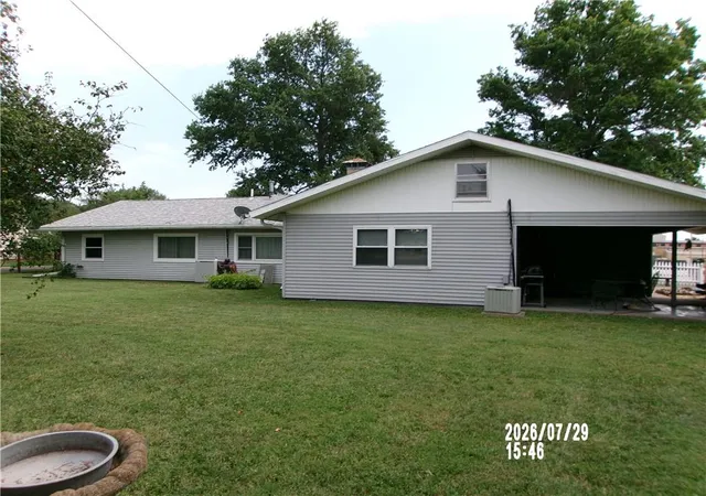 2nd image of 220 W Garfield St, Iola, KS 66749 | MLS# 2634294
