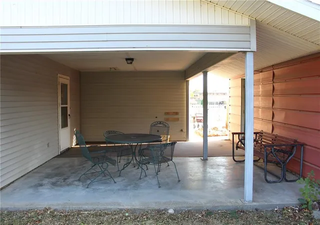 Photo 4 of Single family home for sale at 220 W Garfield St, Iola, KS 66749 | MLS# 2634294 | Listing updated on 2026-10-14