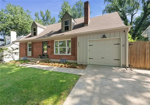 2nd image of 9025 Holly St, Kansas City, MO 64114 | MLS# 2634301