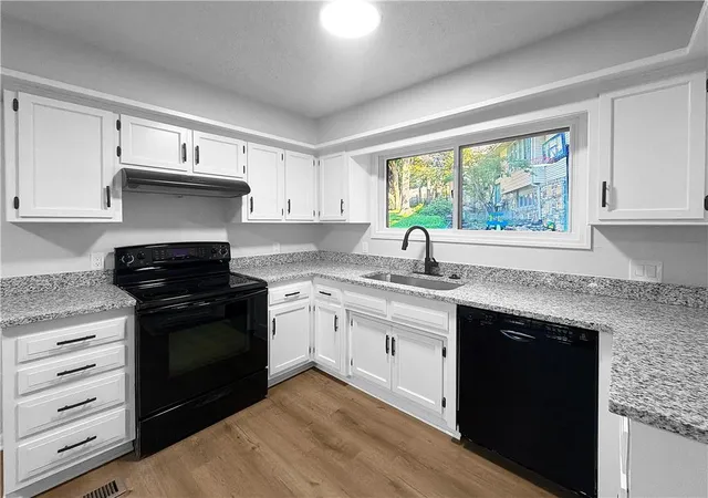 2nd image of 3229 Big Horn Ct, Lawrence, KS 66049 | MLS# 2634304