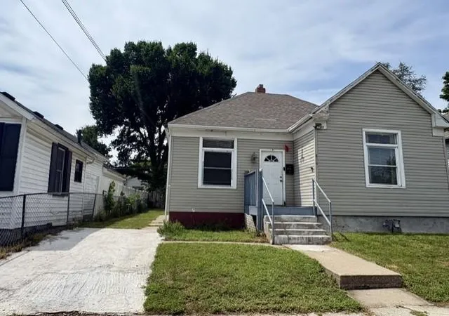 1st image of 824 Warsaw Ave, Saint Joseph, MO 64507 | MLS# 2634312