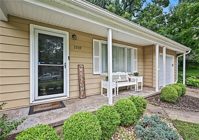 Photo 2 of Single family home for sale at 2509 Ne 46th Terrace, Kansas City, MO 64116 | MLS# 2634317 | Listing updated on 2026-10-05