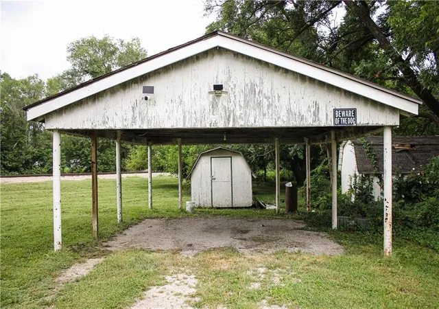3rd image of 203 E Elm St, Clinton, MO 64735 | MLS# 2634319