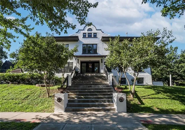 Photo 1 of Mansion for sale at 401 E 36th Street, Kansas City, MO 64109 | MLS# 2634322 | Listing updated on 2026-08-03