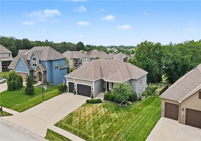 1st image of 701 Indian Trail Ct, Smithville, MO 64089 | MLS# 2634324