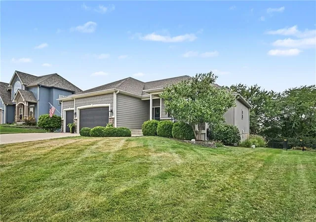 4th image of 701 Indian Trail Ct, Smithville, MO 64089 | MLS# 2634324