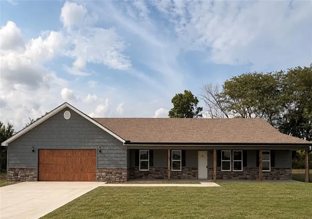 1st image of 1152 Lafayette Dr, Odessa, MO 64076 | MLS# 2634325