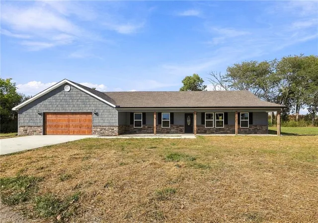 Single family home for sale at 1152 Lafayette Dr, Odessa, MO 64076 | MLS# 2634325