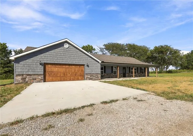 Photo 2 of Single family home for sale at 1152 Lafayette Dr, Odessa, MO 64076 | MLS# 2634325 | Listing updated on 2026-10-08