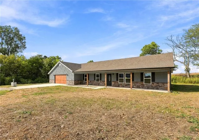 Photo 3 of Single family home for sale at 1152 Lafayette Dr, Odessa, MO 64076 | MLS# 2634325 | Listing updated on 2026-10-08