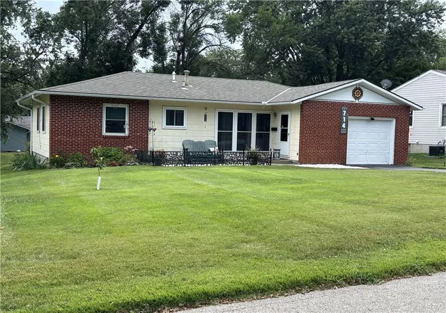 1st image of 714 W Thompson St, Maryville, MO 64468 | MLS# 2634326