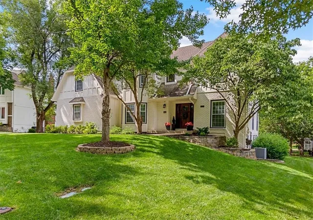 Photo 3 of Sale Pending at 11404 Linden St, Leawood, KS 66211 | MLS# 2634329 | Listing updated on 2026-08-28