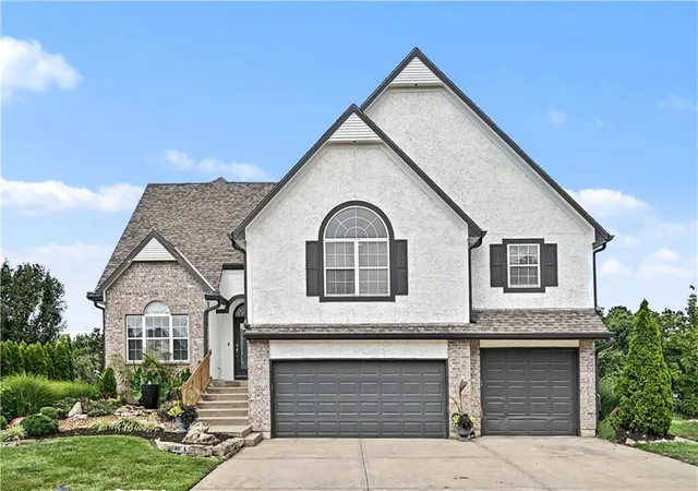 Photo 1 of Single family home for sale at 8718 Ridgeway Ct, Raytown, MO 64138 | MLS# 2634334 | Listing updated on 2026-10-08