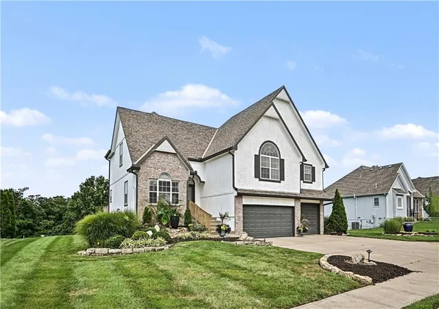 Photo 3 of Single family home for sale at 8718 Ridgeway Ct, Raytown, MO 64138 | MLS# 2634334 | Listing updated on 2026-10-08