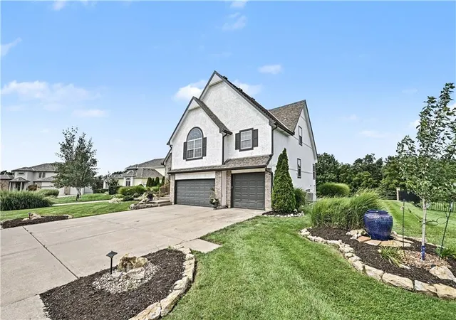 Photo 3 of Single family home for sale at 8718 Ridgeway Ct, Raytown, MO 64138 | MLS# 2634334 | Listing updated on 2026-10-08