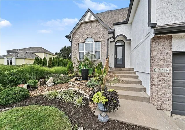 Photo 4 of Single family home for sale at 8718 Ridgeway Ct, Raytown, MO 64138 | MLS# 2634334 | Listing updated on 2026-10-08