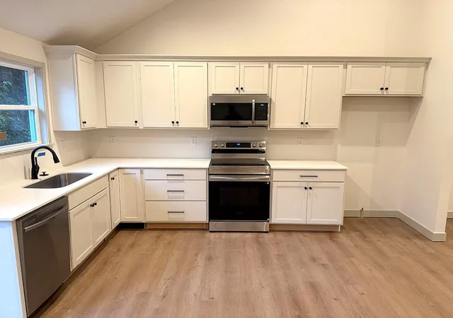 Photo 4 of Single family home for sale at 800 SW South Ave, Blue Springs, MO 64015 | MLS# 2634336 | Listing updated on 2026-10-09