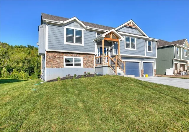 Photo 2 of Single family home for sale at 519 Skyview Ln, Liberty, MO 64068 | MLS# 2634339 | Listing updated on 2026-10-08