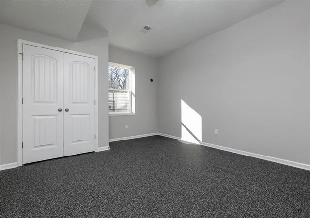Photo 4 of Single family home for sale at 519 Skyview Ln, Liberty, MO 64068 | MLS# 2634339 | Listing updated on 2026-10-08
