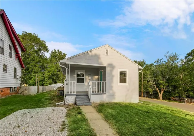 Photo 1 of Sale Pending at 7900 Chestnut Ave, Kansas City, MO 64132 | MLS# 2634340 | Listing updated on 2026-09-04