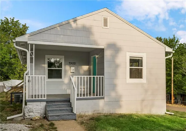 Photo 2 of Sale Pending at 7900 Chestnut Ave, Kansas City, MO 64132 | MLS# 2634340 | Listing updated on 2026-09-04