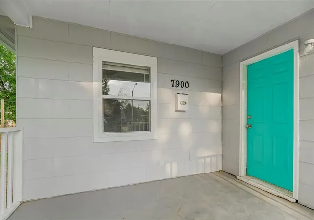 Photo 5 of Sale Pending at 7900 Chestnut Ave, Kansas City, MO 64132 | MLS# 2634340 | Listing updated on 2026-09-04
