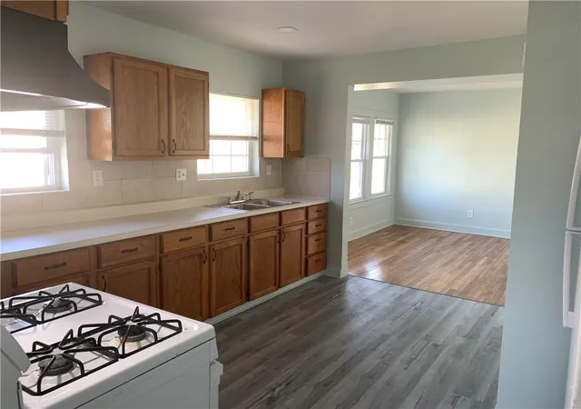 Listing Photo 4 - Condo for sale in building located at 5816 E 14th St, Kansas City, MO 64126