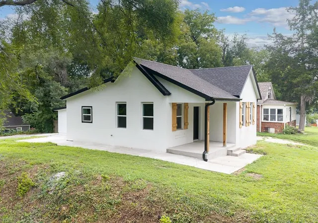 2nd image of 1122 Randolph St, Leavenworth, KS 66048 | MLS# 2634342