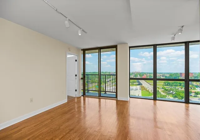 Photo 3 of Condo for sale at 600 E Admiral Blvd #1604, Kansas City, MO 64106 | MLS# 2634344 | Listing updated on 2026-09-29