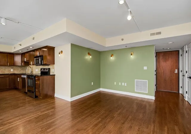 Photo 4 of Condo for sale at 600 E Admiral Blvd #1604, Kansas City, MO 64106 | MLS# 2634344 | Listing updated on 2026-09-29