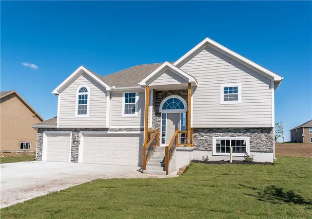 1st image of 1675 N 156th St, Basehor, KS 66007 | MLS# 2634348