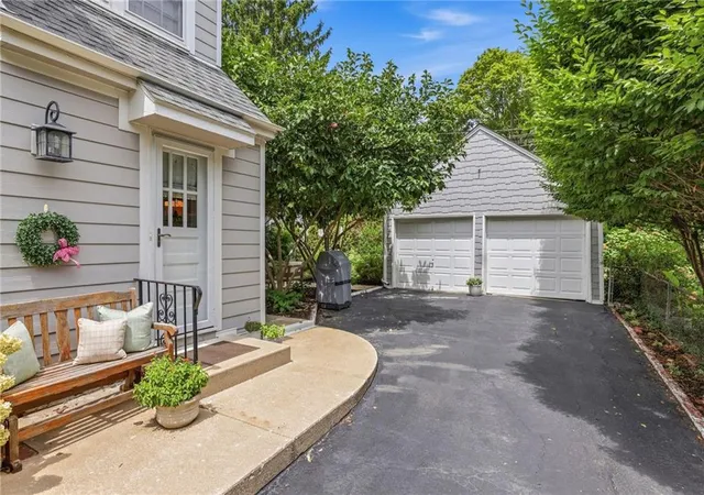 Photo 3 of Sale Pending at 416 E 66th Terrace, Kansas City, MO 64131 | MLS# 2634350 | Listing updated on 2026-08-31