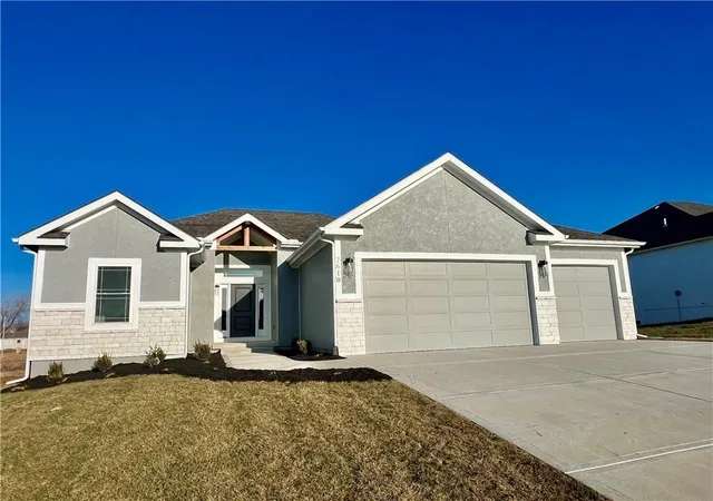 Photo 2 of Single family home for sale at 528 Skyview Ln, Liberty, MO 64068 | MLS# 2634351 | Listing updated on 2026-10-08