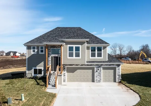 1st image of 1661 N 156th St, Basehor, KS 66007 | MLS# 2634353