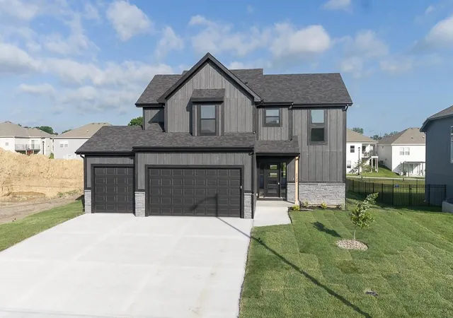 1st image of 1627 N 156th St, Basehor, KS 66007 | MLS# 2634357