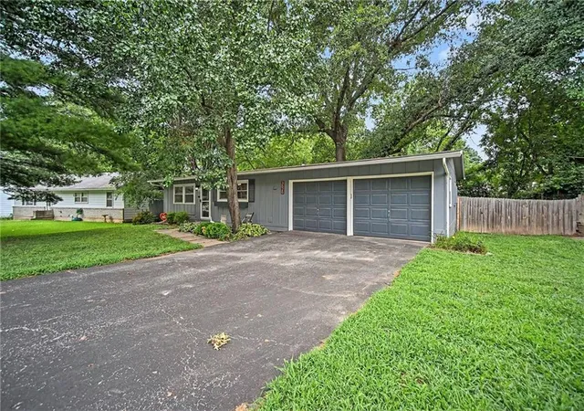 Photo 2 of Sale Pending at 3626 N Lister Ave, Kansas City, MO 64117 | MLS# 2634364 | Listing updated on 2026-08-05