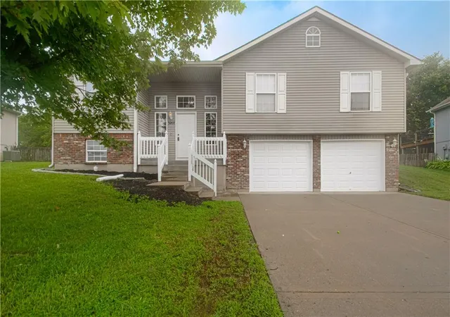 2nd image of 3207 Steel Wheel Dr, Harrisonville, MO 64701 | MLS# 2634365