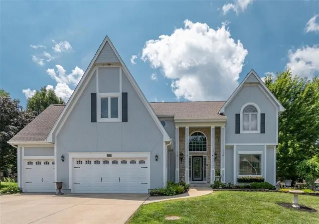 Single family home for sale at 2525 SE Nottingham Dr, Lee's Summit, MO 64063 | MLS# 2634367