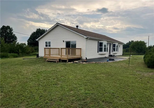 3rd image of 10 Nebraska Dr, Linn Valley, KS 66040 | MLS# 2634370