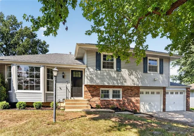 Photo 1 of Sale Pending at 814 Ne Mulberry St, Lees Summit, MO 64086 | MLS# 2634371 | Listing updated on 2026-09-06