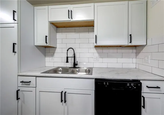 Photo 5 of Single family home for sale at 7800 E 108th Street, Kansas City, MO 64134 | MLS# 2634372 | Listing updated on 2026-08-01