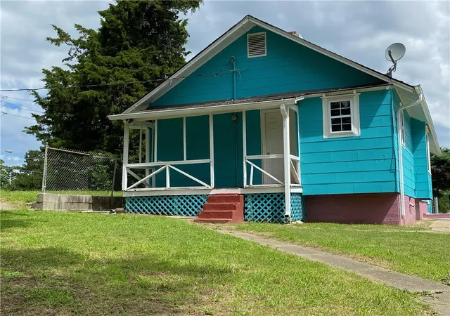 Photo 3 of Single family home for sale at 2701 Parallel Ave, Kansas City, KS 66104 | MLS# 2634377 | Listing updated on 2026-07-31