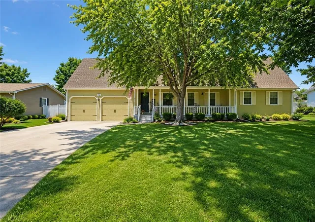1st image of 1735 S Ash St, Ottawa, KS 66067 | MLS# 2634379