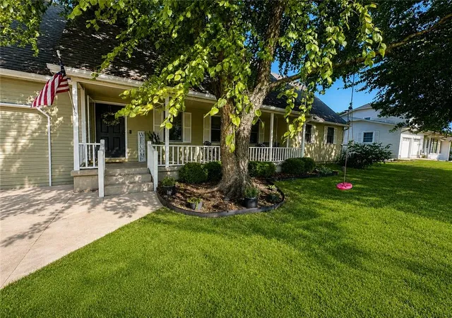 2nd image of 1735 S Ash St, Ottawa, KS 66067 | MLS# 2634379