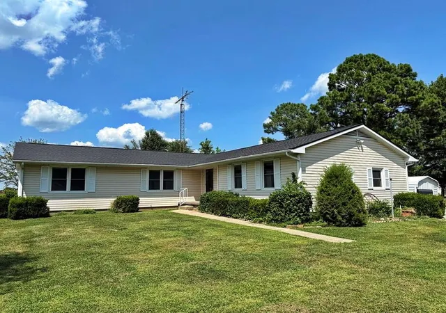 23rd image of 1409 S 32 Hwy, El Dorado Springs, MO 64744 | MLS# 2634382