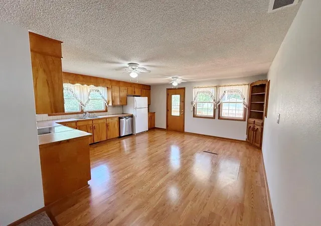 5th image of 1409 S 32 Hwy, El Dorado Springs, MO 64744 | MLS# 2634382
