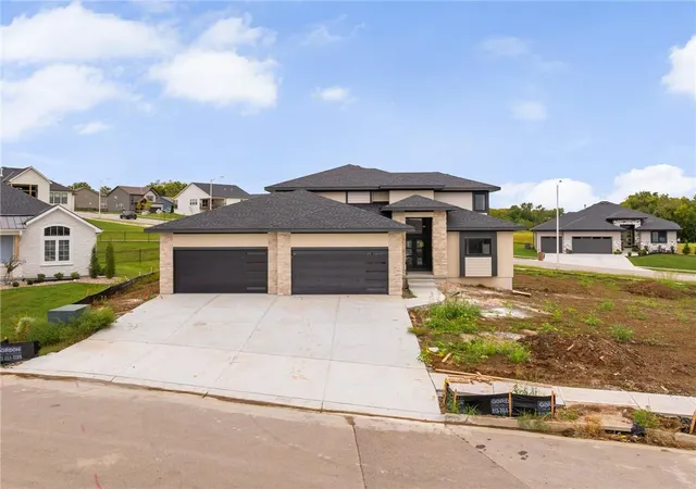 Photo 2 of Single family home for sale at 1401 Upton Ct, Raymore, MO 64083 | MLS# 2634385 | Listing updated on 2026-10-02