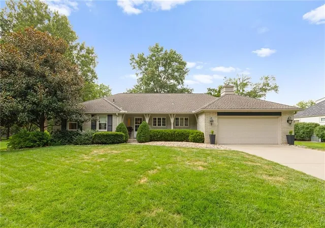 1st image of 8024 Cherokee Ln, Leawood, KS 66206 | MLS# 2634392
