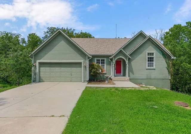 1st image of 1704 Hunter Dr, Olathe, KS 66061 | MLS# 2634394